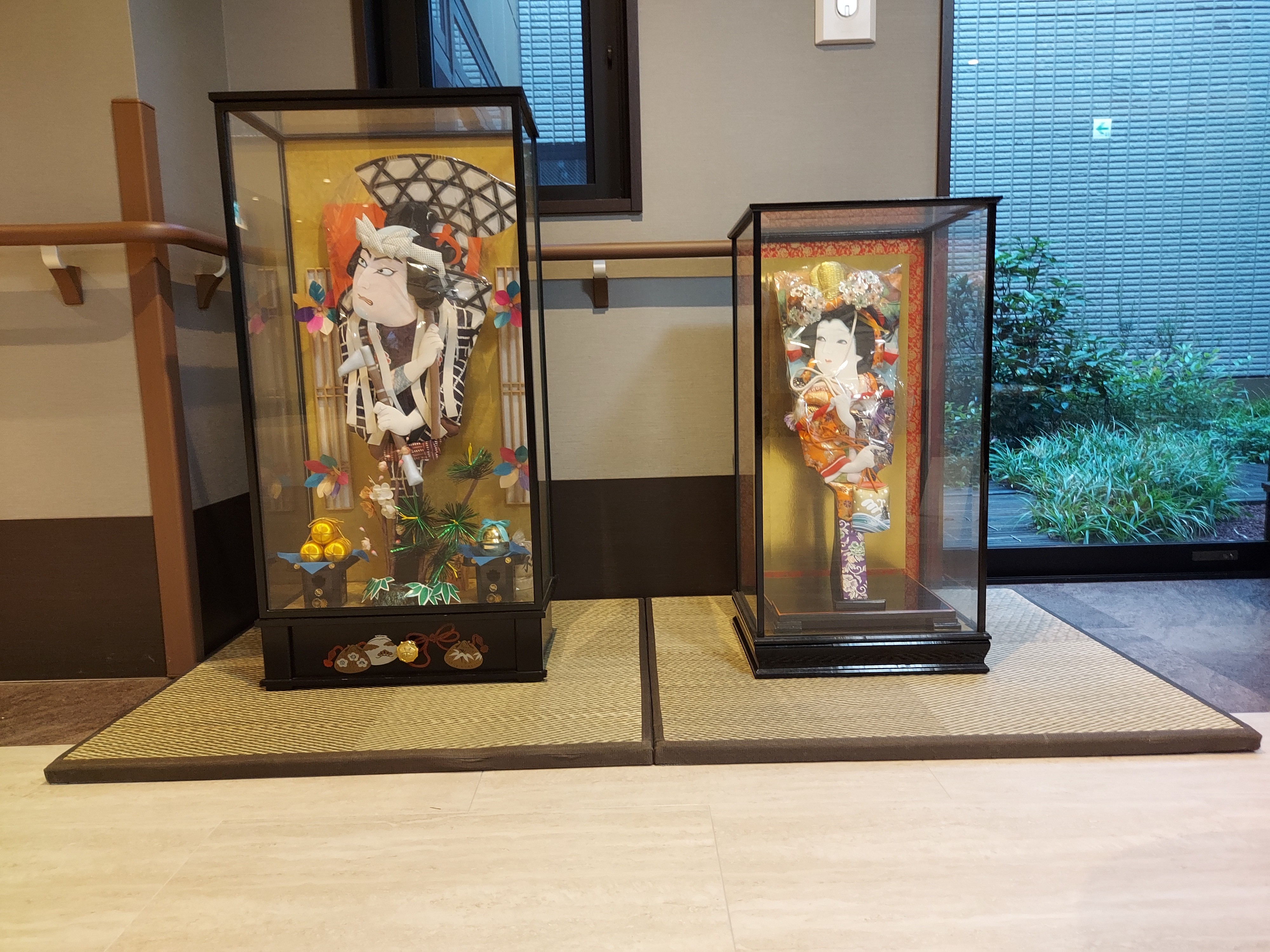 お正月飾り（羽子板、お人形）